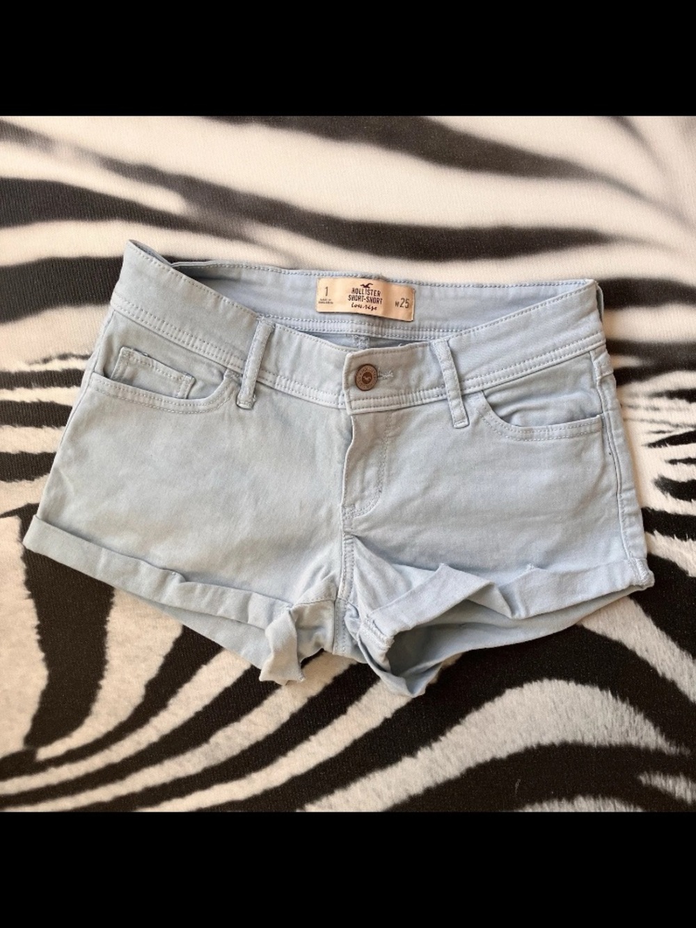Hollister Low Rise Short-Shorts Size 1
